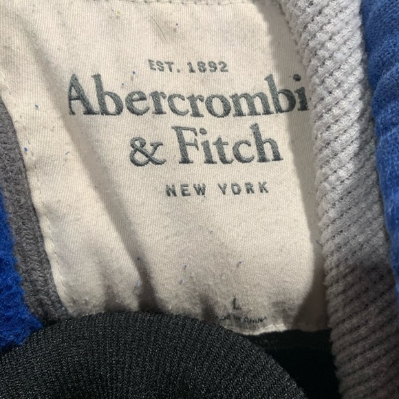 //3 for $15// AF Hoodie - Picture 3 of 4